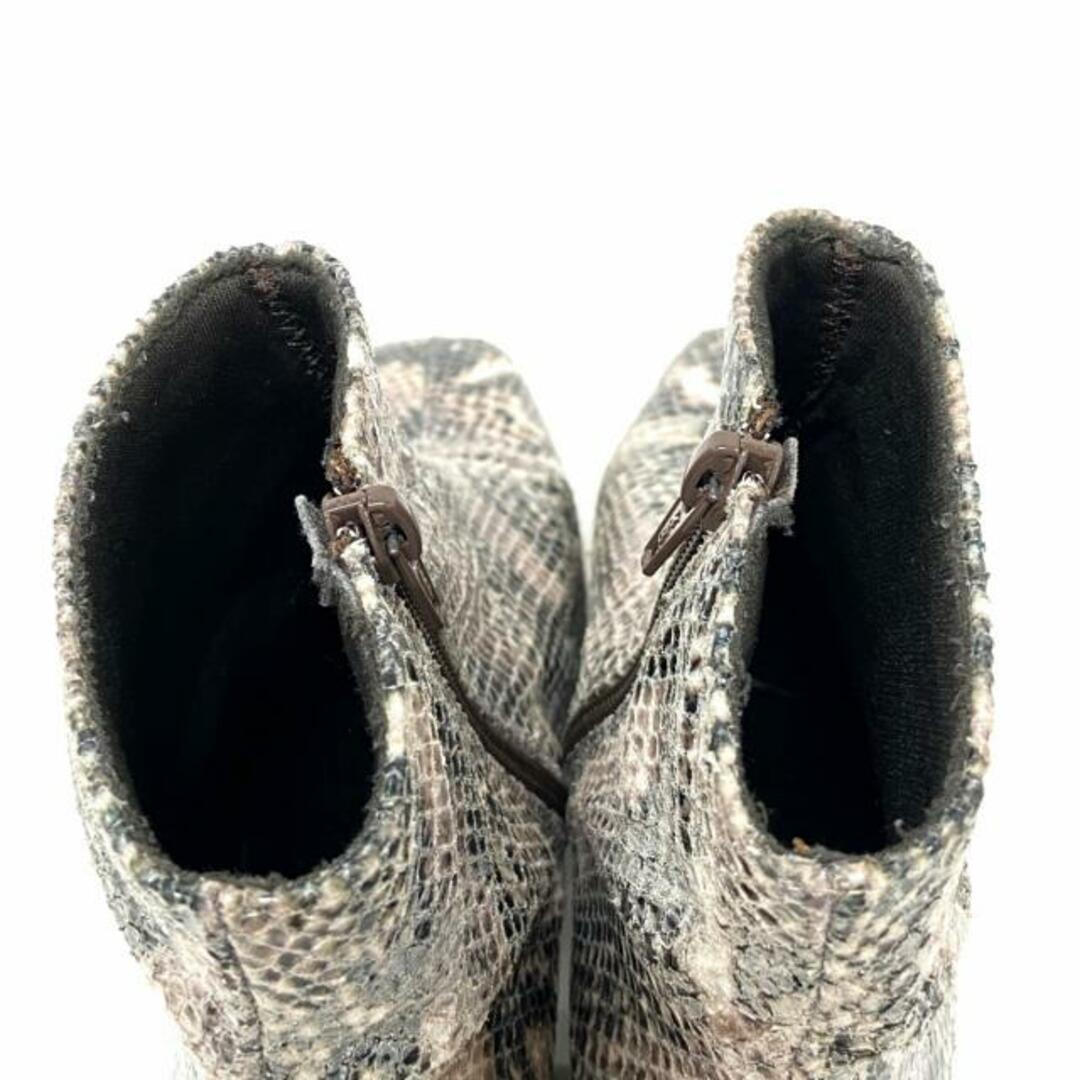 REMME(レメ) ショートブーツ 36 レディース - グレー×黒 蛇柄 パイソン レディースの靴/シューズ(ブーツ)の商品写真
