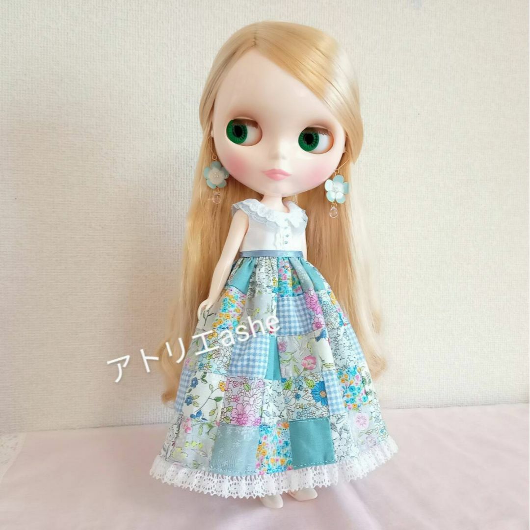 ハンドメイド「75パーツのパッチワークワンピース」ネオブライス・リカちゃんの服 ハンドメイドのぬいぐるみ/人形(人形)の商品写真