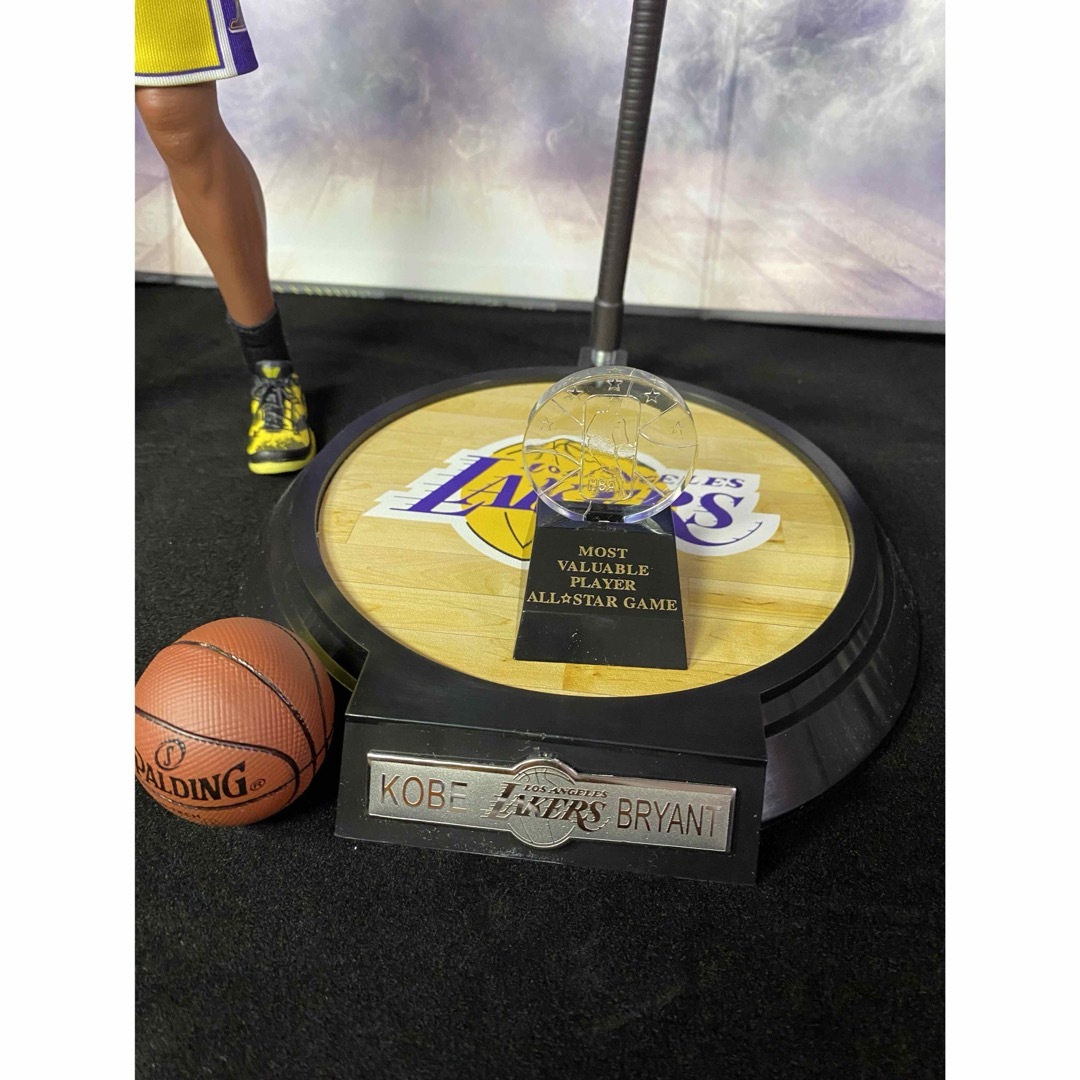 NBA Kobe コービー・ブライアントのフィギュア　1/6 新品未開封 エンタメ/ホビーのおもちゃ/ぬいぐるみ(キャラクターグッズ)の商品写真