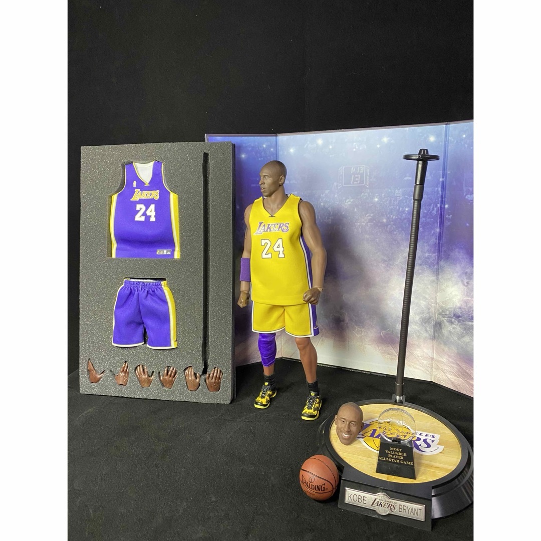 NBA Kobe コービー・ブライアントのフィギュア　1/6 新品未開封 エンタメ/ホビーのおもちゃ/ぬいぐるみ(キャラクターグッズ)の商品写真