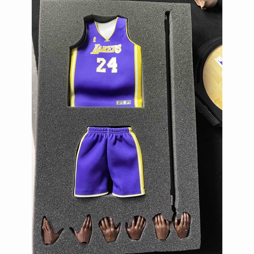 NBA Kobe コービー・ブライアントのフィギュア　1/6 新品未開封 エンタメ/ホビーのおもちゃ/ぬいぐるみ(キャラクターグッズ)の商品写真