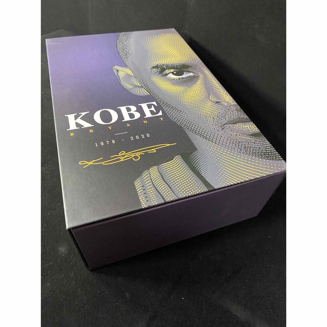 NBA Kobe コービー・ブライアントのフィギュア　1/6 新品未開封 エンタメ/ホビーのおもちゃ/ぬいぐるみ(キャラクターグッズ)の商品写真