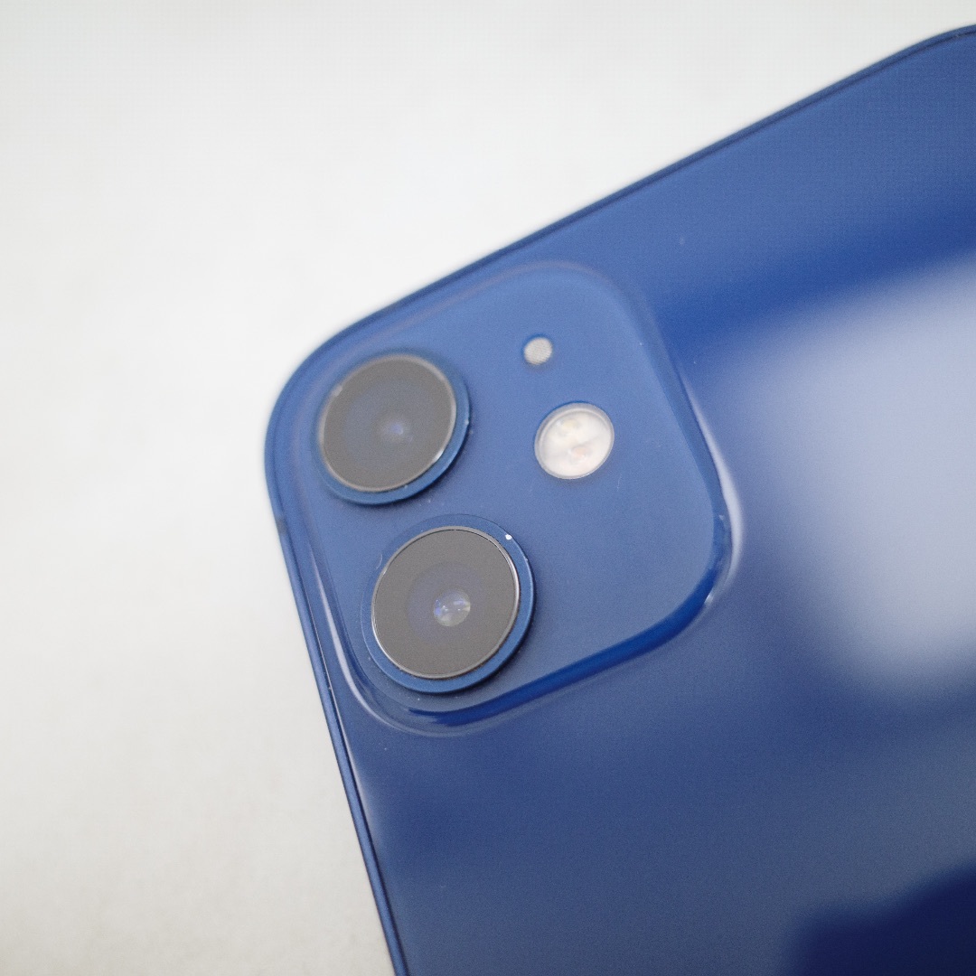 Apple(アップル)の美品 iPhone12 mini ブルー 64gb 充電ケーブル未使用 スマホ/家電/カメラのスマートフォン/携帯電話(スマートフォン本体)の商品写真