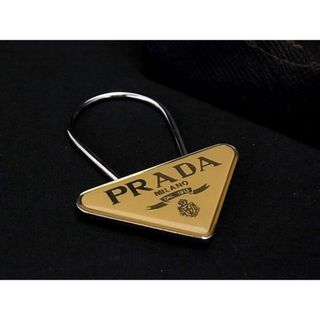 プラダ(PRADA)の■新品同様■ PRADA プラダ M285 三角プレート キーホルダー キーリング チャーム メンズ レディース カーキ系×シルバー系 AV9013(その他)