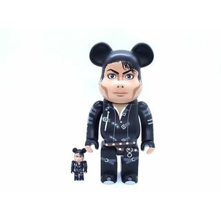 ■新品同様■ BEARBRICK ベアブリック マイケルジャクソン BAD 400％+100％ くま ベア 人形 フィギュア インテリア ブラック系 AW5479(キャラクターグッズ)