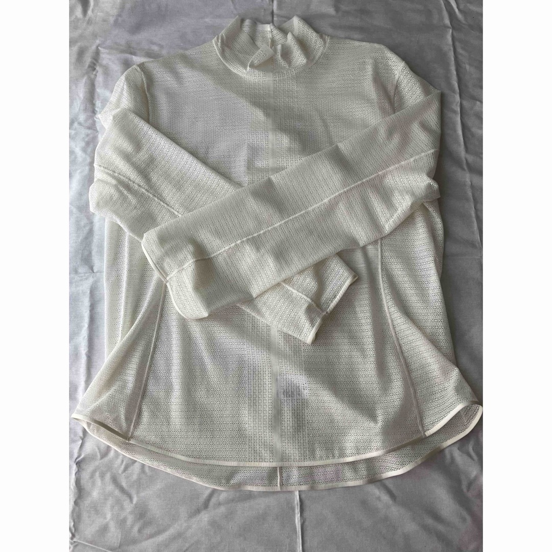 UNIQLO(ユニクロ)のユニクロ×マメクロゴウチコラボ　メッシュハイネックT レディースのトップス(Tシャツ(長袖/七分))の商品写真