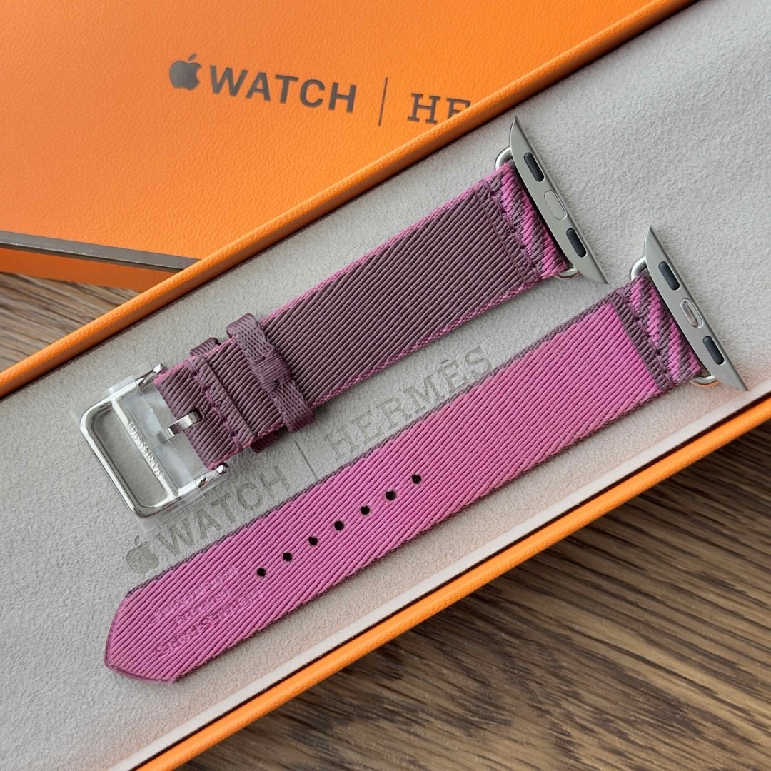 Apple(アップル)の1803 Apple Watch エルメス　ジャンピング　カシスマグノリア レディースのファッション小物(腕時計)の商品写真