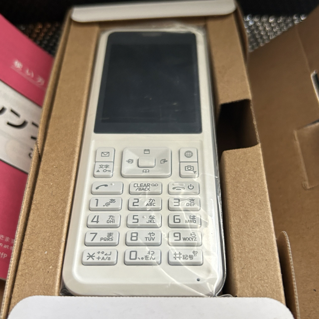 ソフトバンク　シンプルスタイル  602SI  ホワイト　simply スマホ/家電/カメラのスマートフォン/携帯電話(携帯電話本体)の商品写真