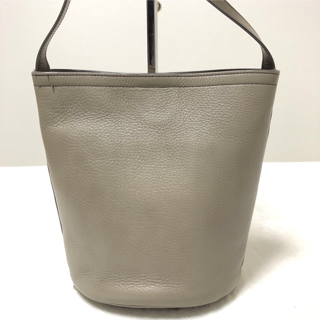 ヒロフ　HIROFU ショルダーバッグ　グレージュ　シボ革 レディースのバッグ(ショルダーバッグ)の商品写真
