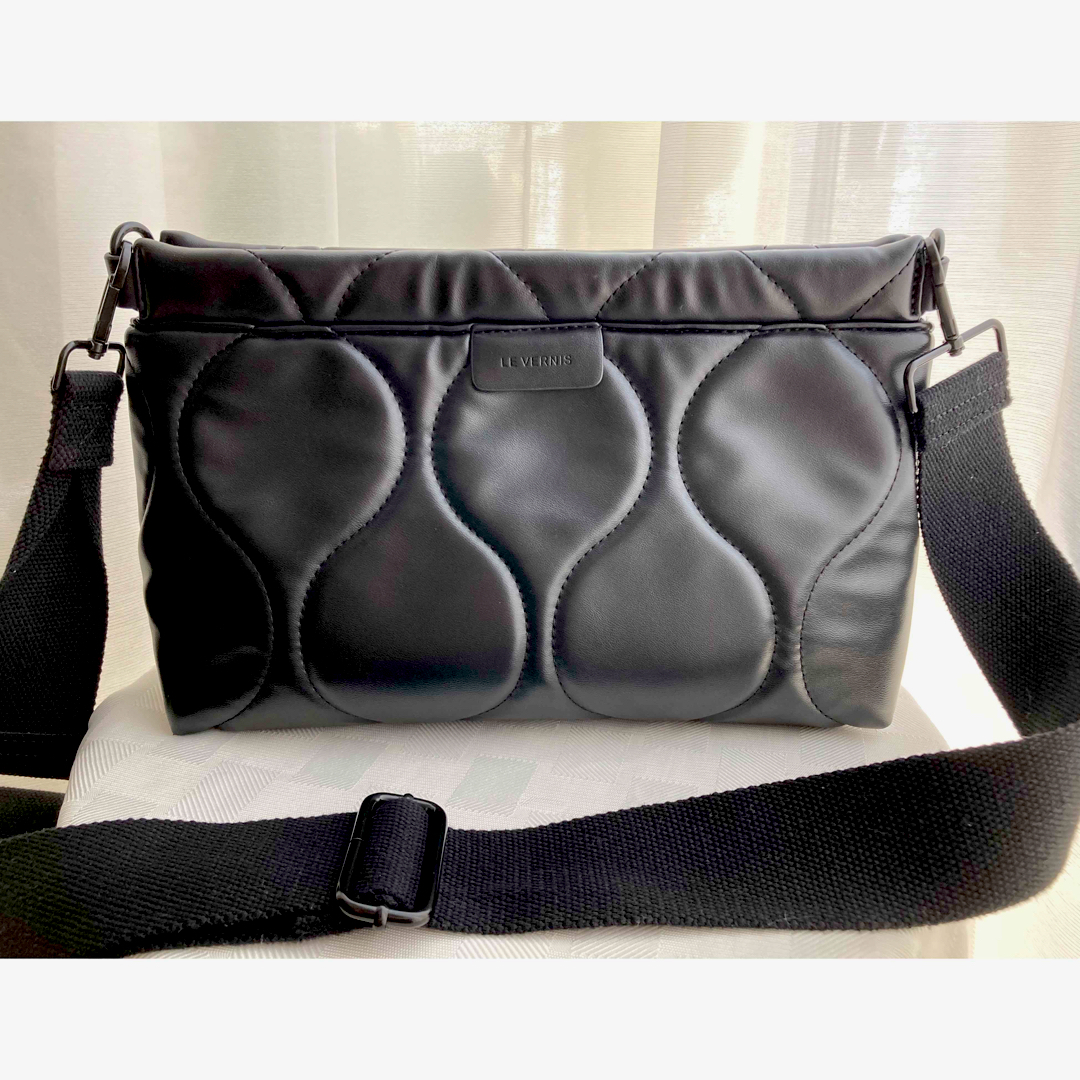 Le Vernis(ルベルニ)のLE VERNIS キルティングクラッチバッグ【黒】 レディースのバッグ(ショルダーバッグ)の商品写真