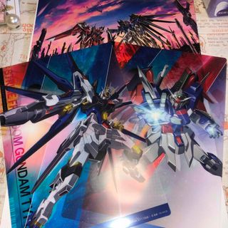 バンダイ(BANDAI)のガンダムSEED FREEDOM クリア ビジュアルポスター 3枚セット(キャラクターグッズ)