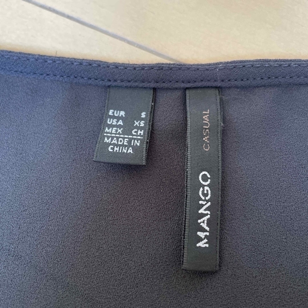 MANGO(マンゴ)の美品　MANGO  マンゴ　透け感　トップス　フレンチ袖ノースリーブ　　 レディースのトップス(シャツ/ブラウス(半袖/袖なし))の商品写真