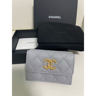 シャネル(CHANEL)の23SS【CHANEL】限定水色とパープル★ゴールドのCCマーク ミニウォレット(財布)