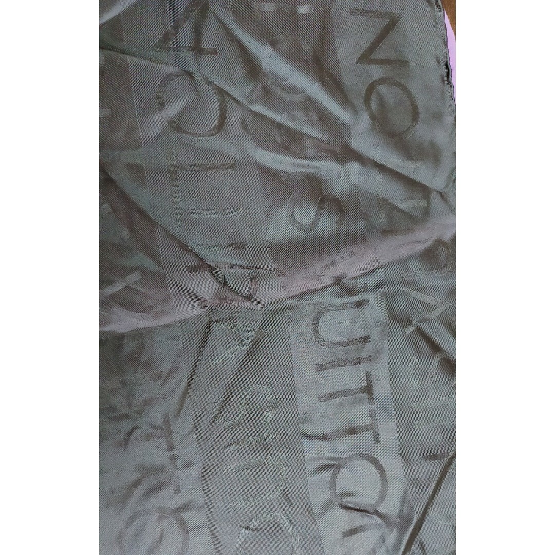 LOUIS VUITTON(ルイヴィトン)のルイヴィトン  ロゴ シルクスカーフ 未使用 レディースのファッション小物(バンダナ/スカーフ)の商品写真