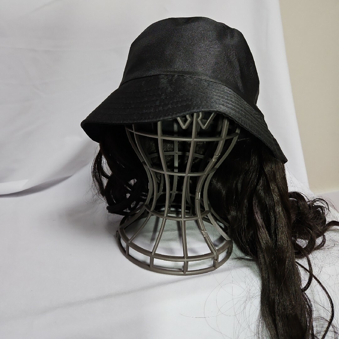 帽子付きウィッグ  ナチュラルブラック カツラ 医療用 ロング フルウィッグ レディースのウィッグ/エクステ(ロングカール)の商品写真
