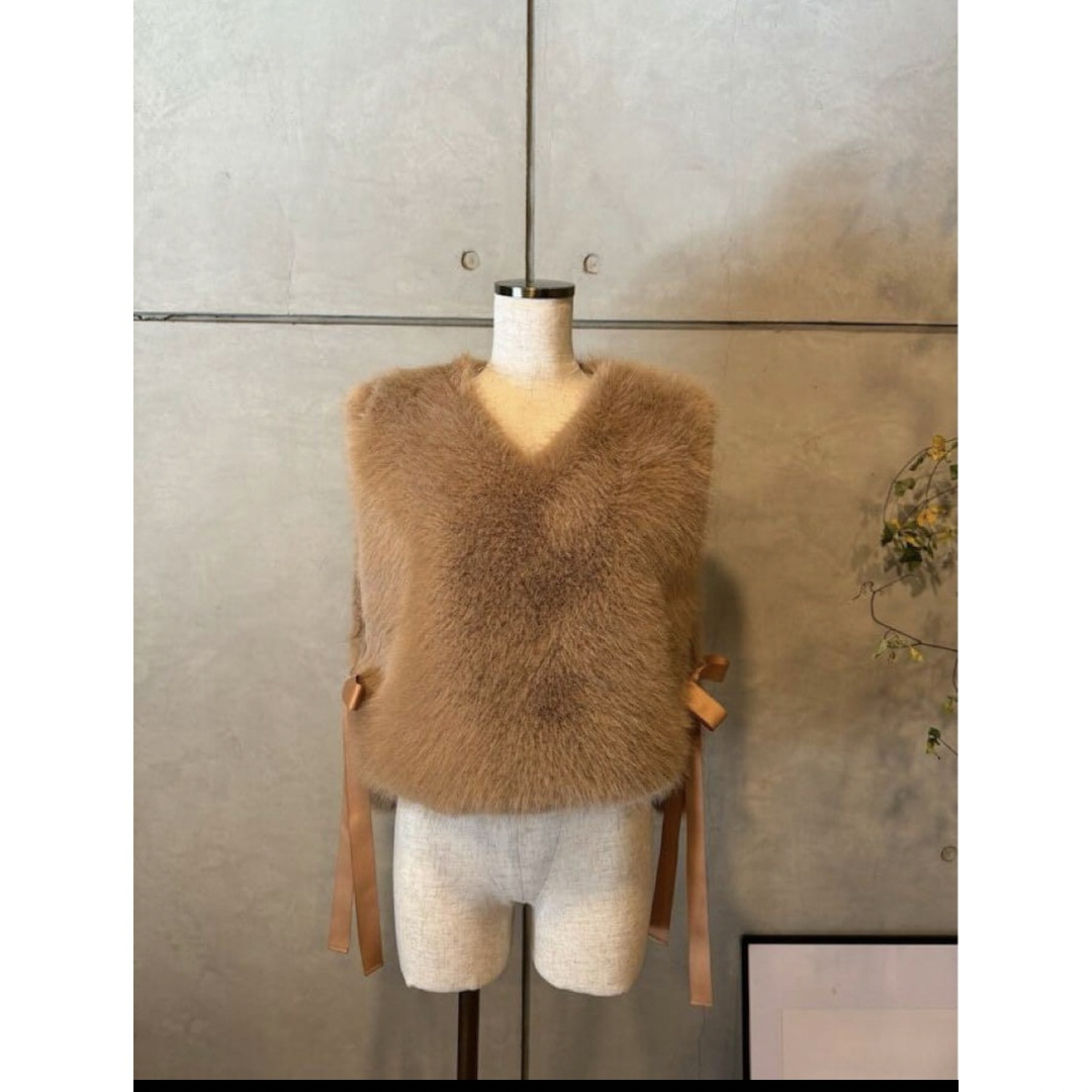 Drawer(ドゥロワー)の新品♡esmok♡ファー♡side ribbon fur vest♡ レディースのトップス(ベスト/ジレ)の商品写真