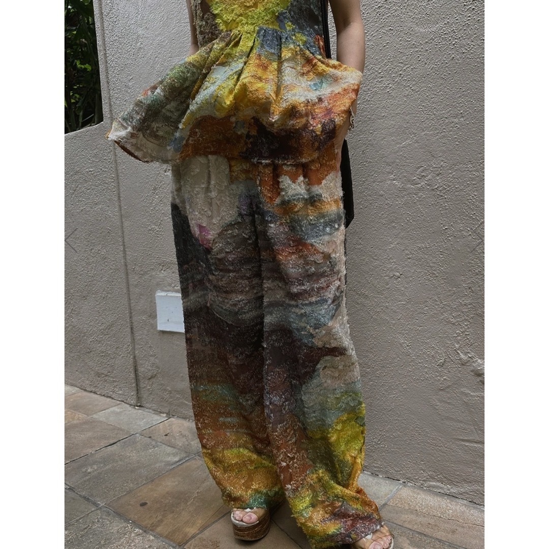 Ameri VINTAGE(アメリヴィンテージ)のアメリ MEDI RACHEL FLUFFY ART PANTS レディースのパンツ(カジュアルパンツ)の商品写真