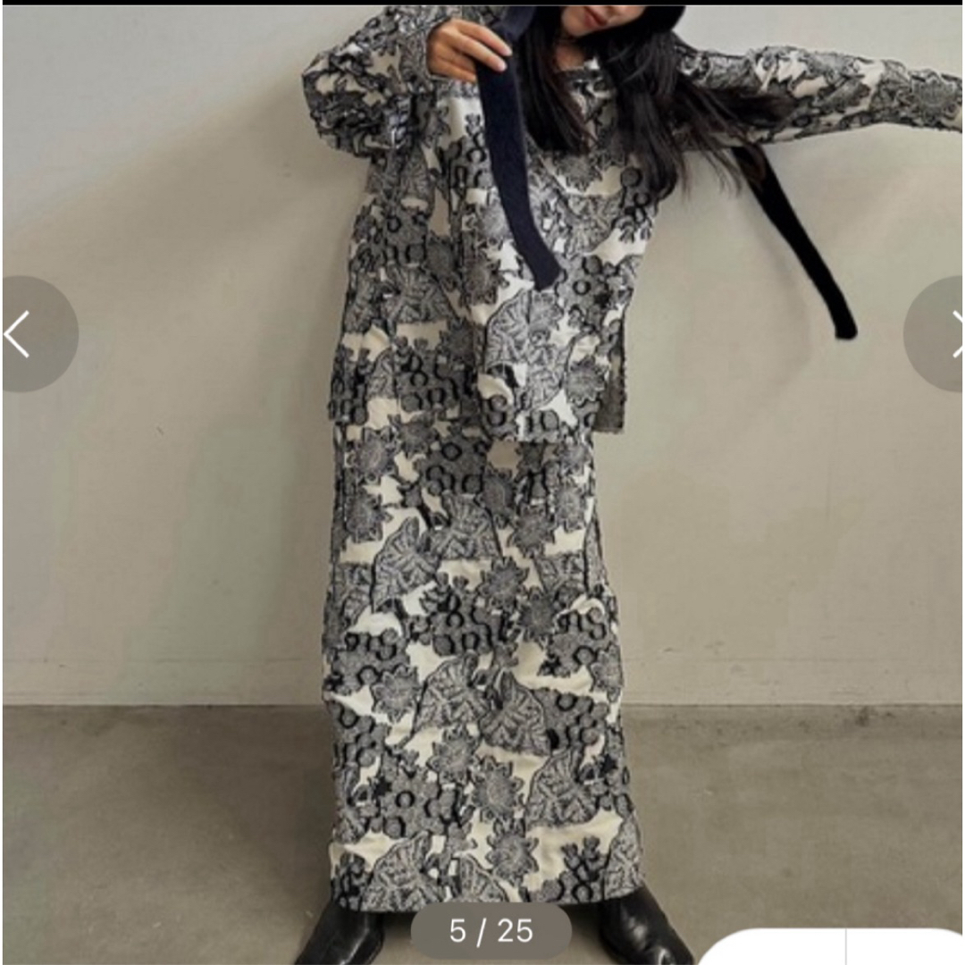 Ameri VINTAGE(アメリヴィンテージ)のAMERI ボタニカルジャガードスカート レディースのスカート(ロングスカート)の商品写真