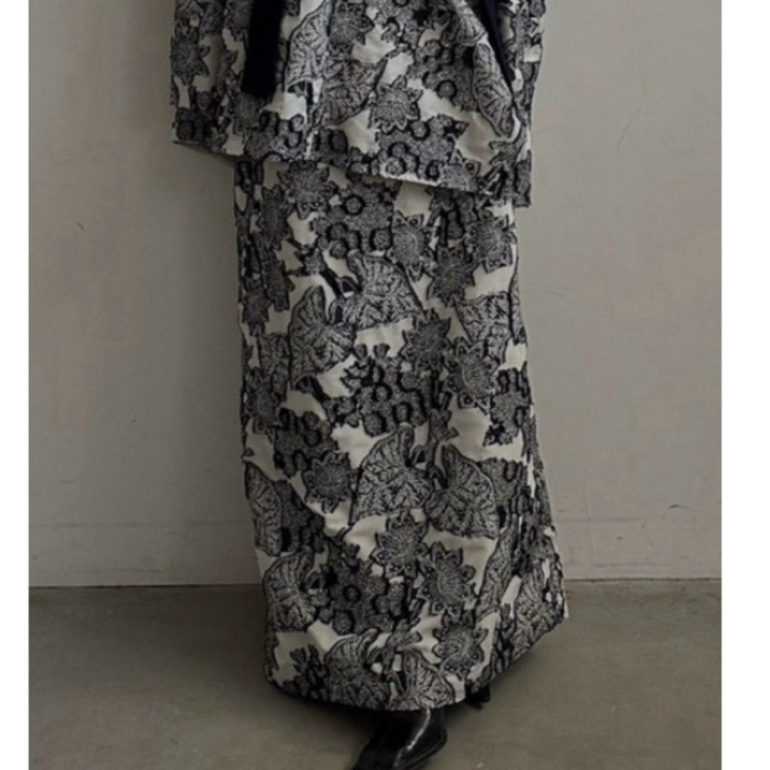 Ameri VINTAGE(アメリヴィンテージ)のAMERI ボタニカルジャガードスカート レディースのスカート(ロングスカート)の商品写真