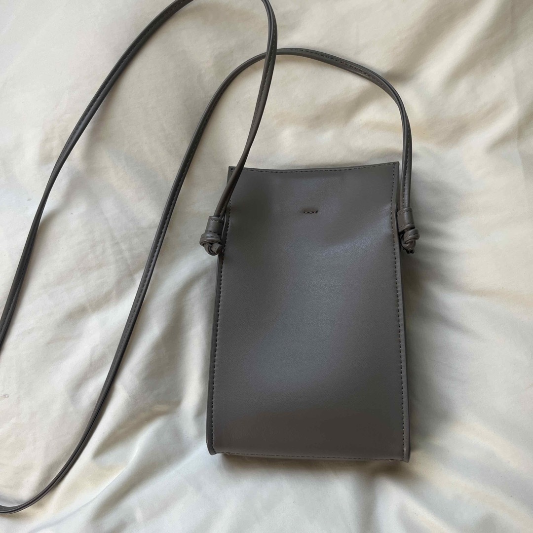 UNIQLO(ユニクロ)のユニクロ レザータッチミニツールショルダーバッグ   レディースのバッグ(ショルダーバッグ)の商品写真