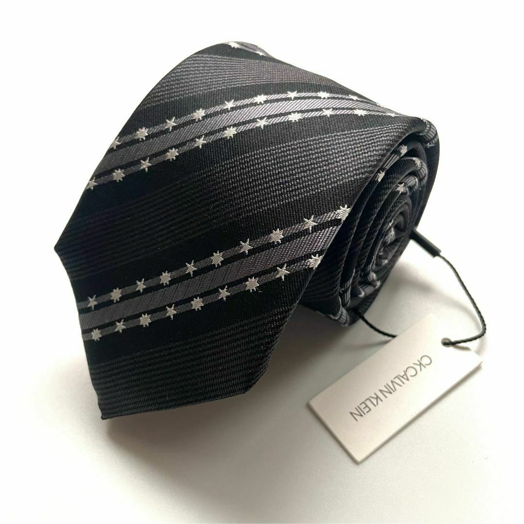 Calvin Klein(カルバンクライン)の꧁新品未使用꧂ カルバンクライン ネクタイ ストライプ スター ブラック グレー メンズのファッション小物(ネクタイ)の商品写真