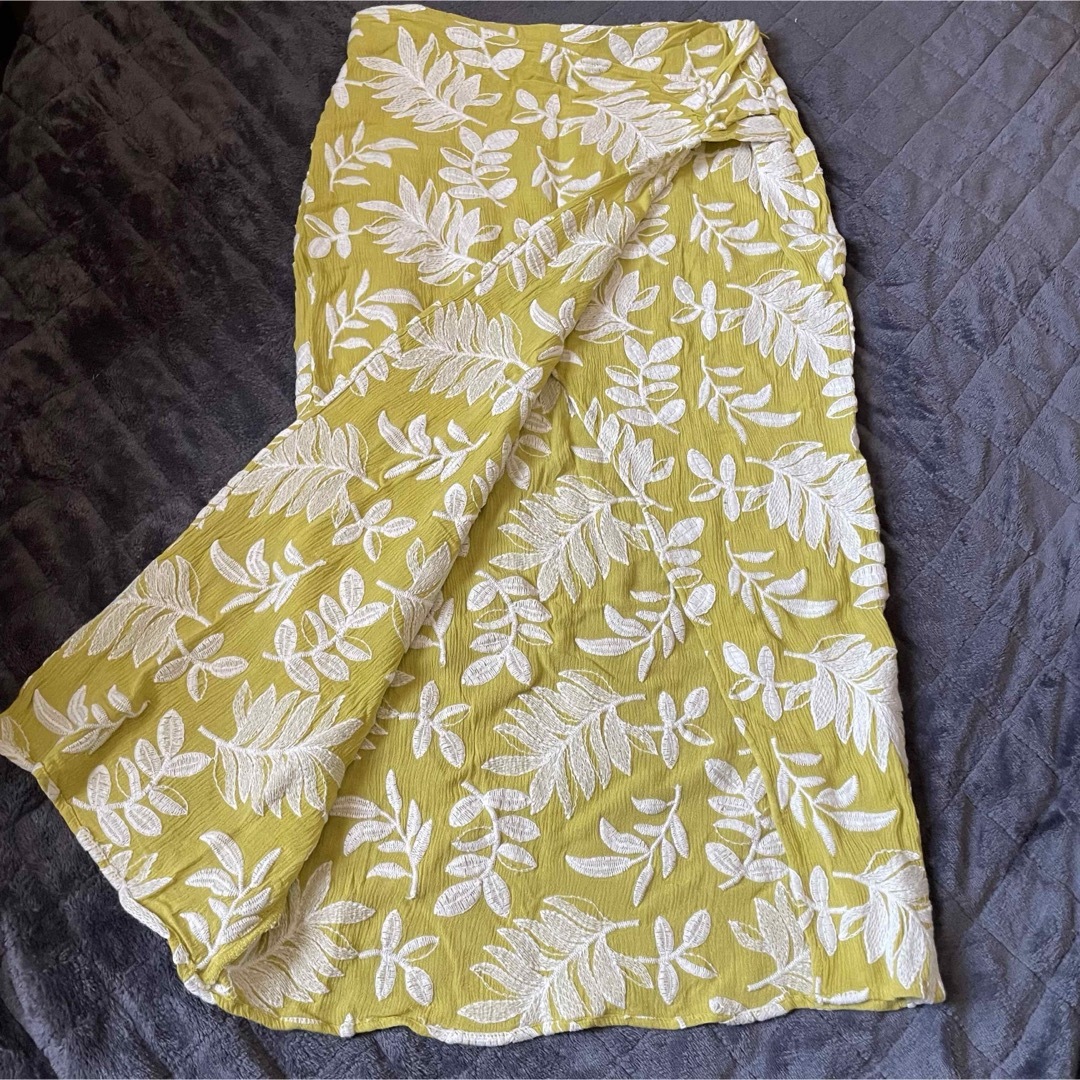 ZARA(ザラ)のZARA エンブロイダリースカート ミディ丈スカート レディースのスカート(ロングスカート)の商品写真