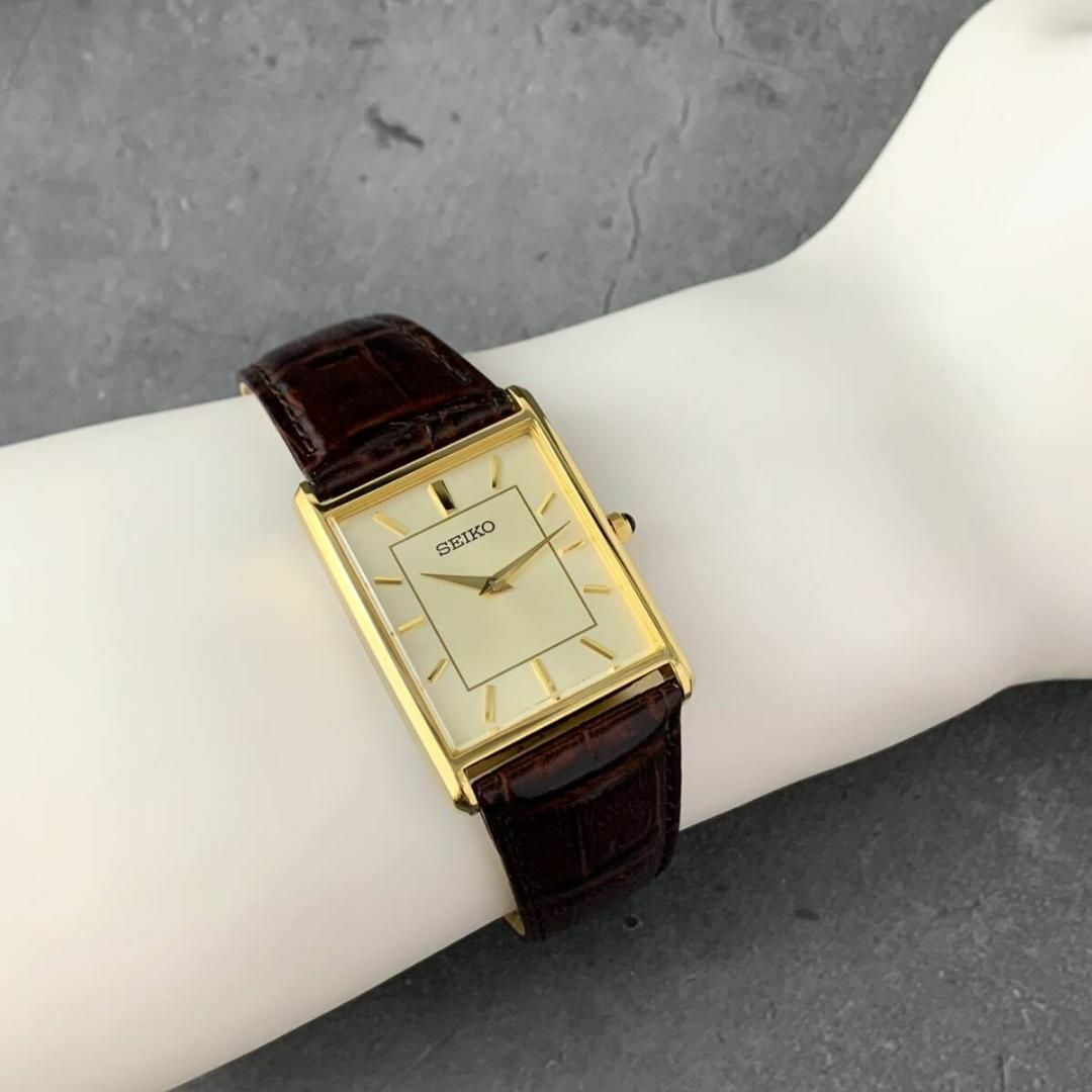SEIKO(セイコー)の【新品】セイコー エッセンシャル スクエア シャンパンゴールド メンズ腕時計 メンズの時計(レザーベルト)の商品写真