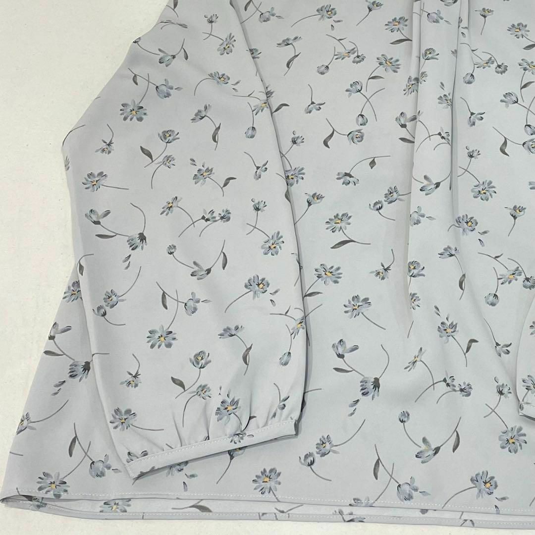 AOKI(アオキ)の新品 花柄 ブラウス オフィス ビジネス キレイめ ブルーグレー 九分袖 L70 レディースのトップス(シャツ/ブラウス(長袖/七分))の商品写真