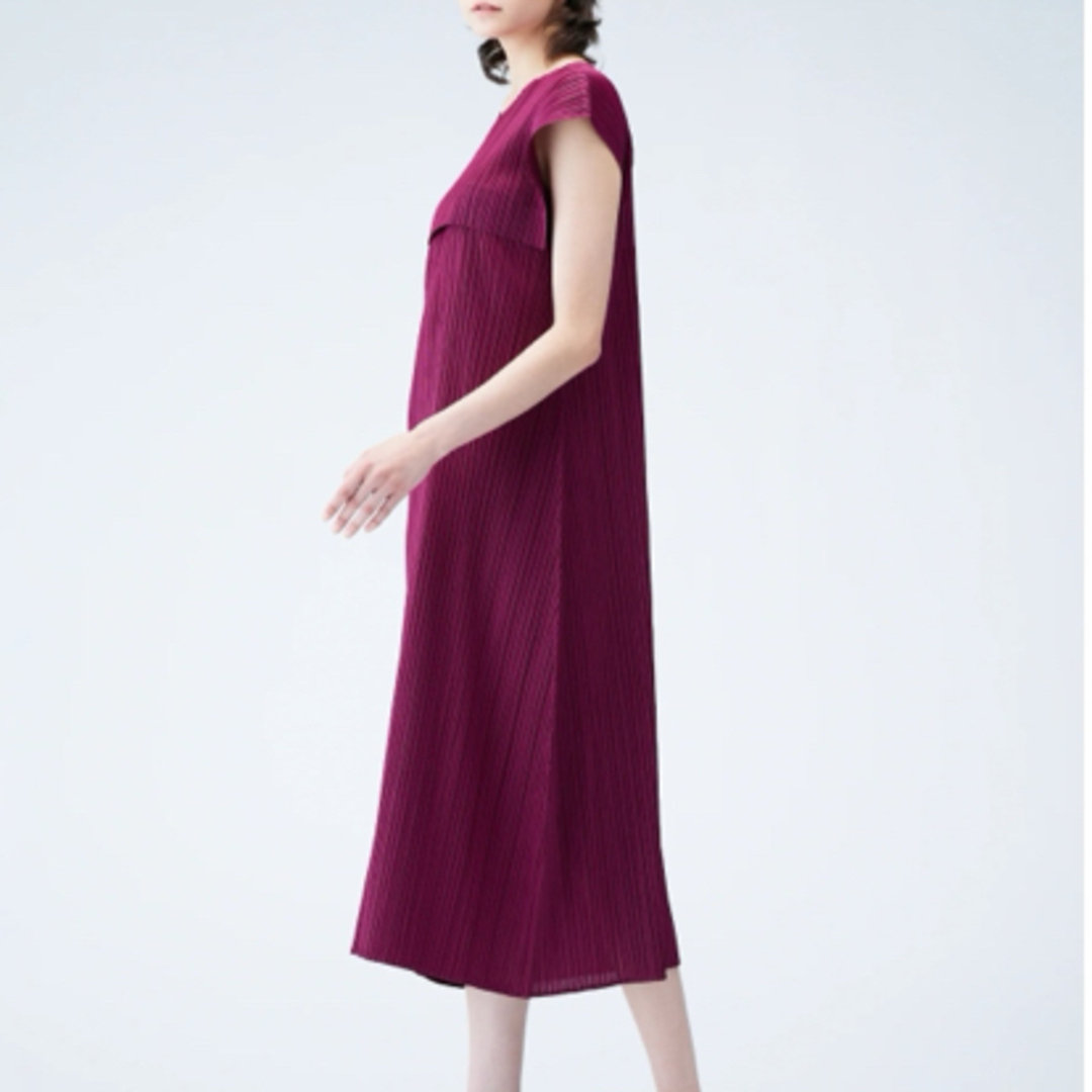 PLEATS PLEASE ISSEY MIYAKE(プリーツプリーズイッセイミヤケ)のプリーツプリーズMONTHLY COLORS RASPBERRYワンピース レディースのワンピース(ロングワンピース/マキシワンピース)の商品写真