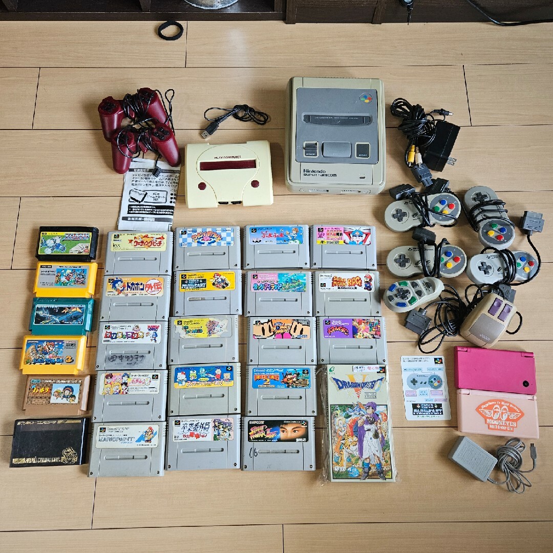 任天堂(ニンテンドウ)のファミコン　ファミリーコンピューター　スーパーファミコン　DS エンタメ/ホビーのゲームソフト/ゲーム機本体(家庭用ゲーム機本体)の商品写真