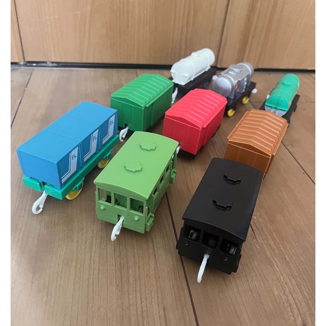 Takara Tomy(タカラトミー)のプラレール　中間車両セット エンタメ/ホビーのおもちゃ/ぬいぐるみ(鉄道模型)の商品写真