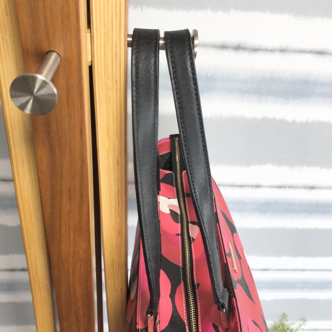 kate spade new york(ケイトスペードニューヨーク)の【Katespade】ケイトスペード　花柄　レザー× PVC トートバッグ　赤 レディースのバッグ(トートバッグ)の商品写真