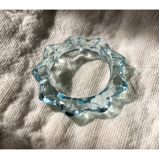 【新品送料無料❗️】ギザギザ アクリルリング 透明 海外アクセサリー 水色 青(リング(指輪))