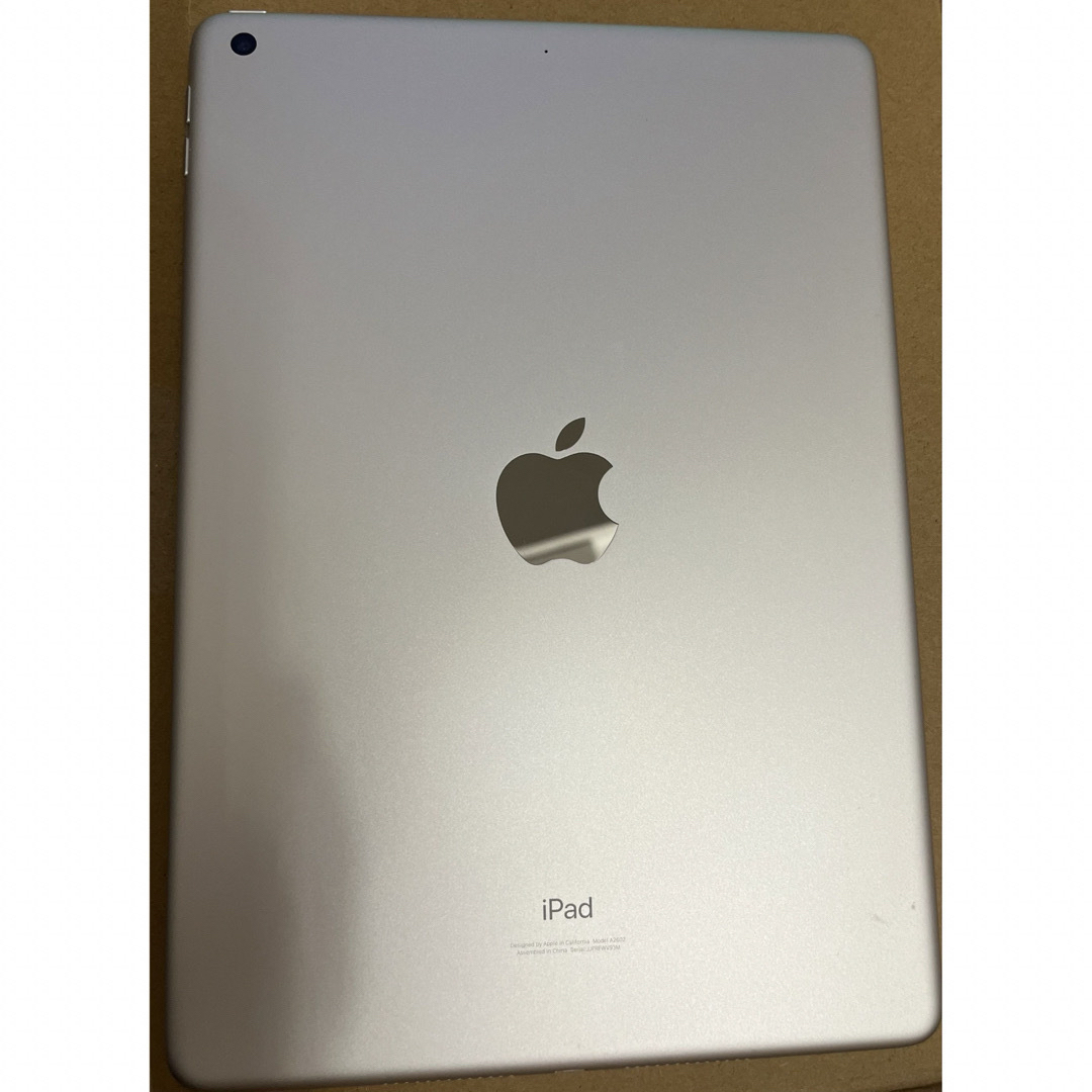 Apple(アップル)の【美品】iPad 第9世代 WiFi 64GB シルバー スマホ/家電/カメラのPC/タブレット(タブレット)の商品写真
