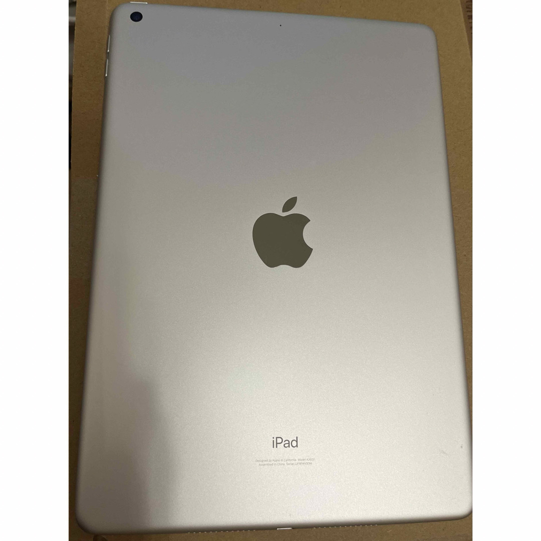 Apple(アップル)の【美品】iPad 第9世代 WiFi 64GB シルバー スマホ/家電/カメラのPC/タブレット(タブレット)の商品写真
