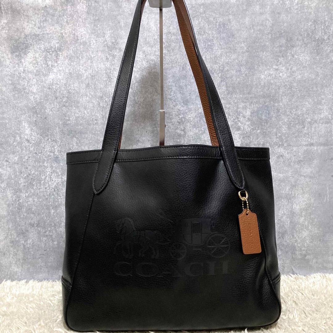 COACH(コーチ)の【美品】コーチ トートバッグ レザー ソフト ブラック ロゴ型押し 肩掛け可 レディースのバッグ(トートバッグ)の商品写真