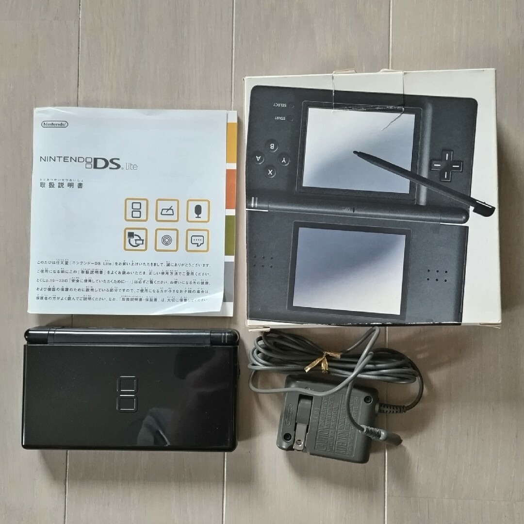 ニンテンドーDS(ニンテンドーDS)のNintendo DS ニンテンド-DS LITE ジェットブラック エンタメ/ホビーのゲームソフト/ゲーム機本体(携帯用ゲーム機本体)の商品写真
