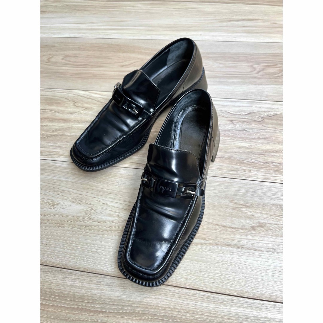 PRADA - レトロハイブランドの旗頭「プラダ」オールドローファー PRADA - レトロハイブランドの旗頭「プラダ」オールドローファー
