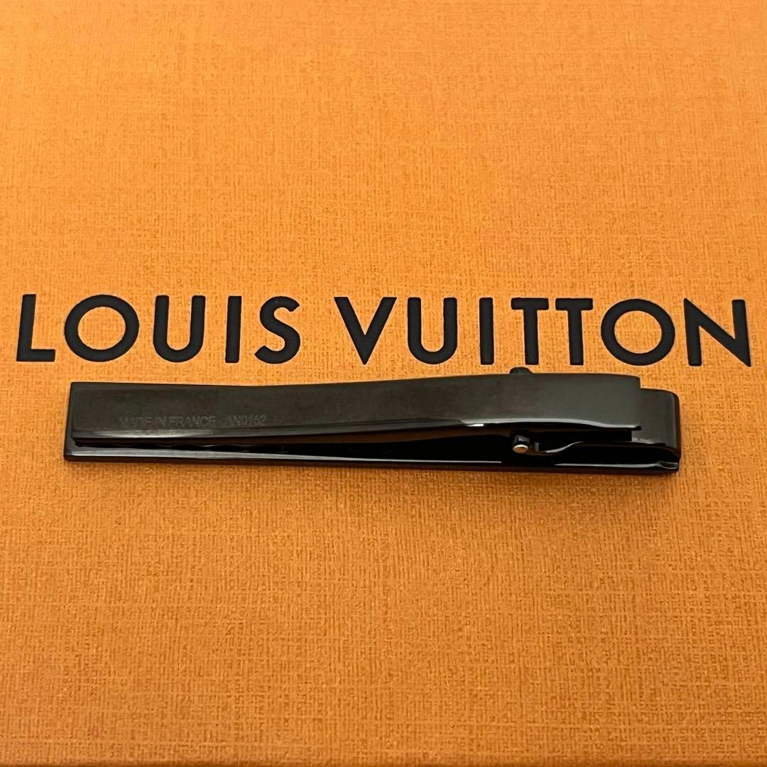 LOUIS VUITTON(ルイヴィトン)のルイヴィトン パンス クラヴァット シャンゼリゼ ネクタイピン ブラック系 メンズのファッション小物(ネクタイピン)の商品写真