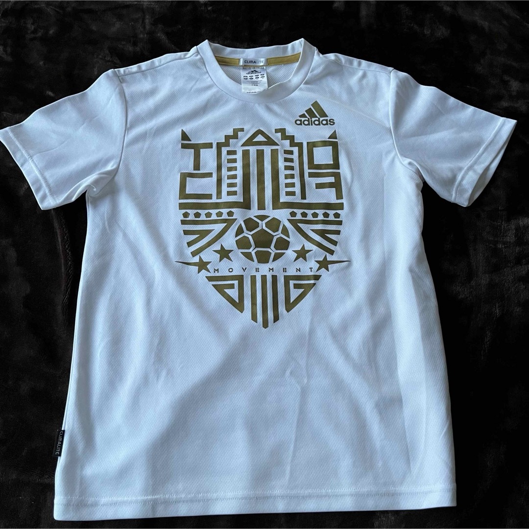 adidas(アディダス)のadidas Tシャツ Ｍサイズ スポーツ/アウトドアのサッカー/フットサル(ウェア)の商品写真