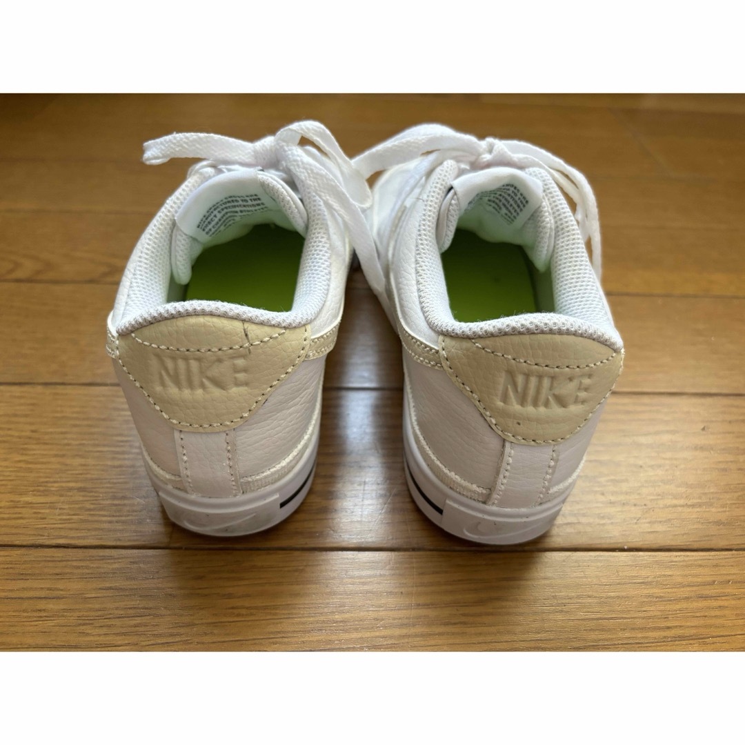 NIKE(ナイキ)のNIKE ウィメンズ コート レガシー NN レディースの靴/シューズ(スニーカー)の商品写真