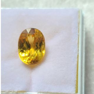 とても大きくてクリーンなスフェーンルース3.886ct 中央宝石鑑別書付き