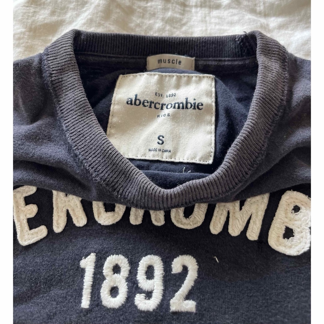 Abercrombie&Fitch(アバクロンビーアンドフィッチ)のAbercrombie & Fitch Ｔシャツ　キッズ  Sサイズ キッズ/ベビー/マタニティのキッズ服男の子用(90cm~)(Tシャツ/カットソー)の商品写真