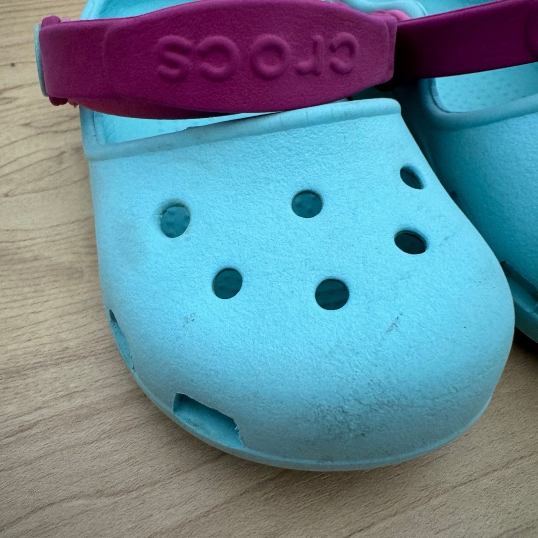 crocs(クロックス)のクロックス　C7 ピンク　水色　サンダル　15㎝ キッズ/ベビー/マタニティのキッズ靴/シューズ(15cm~)(サンダル)の商品写真