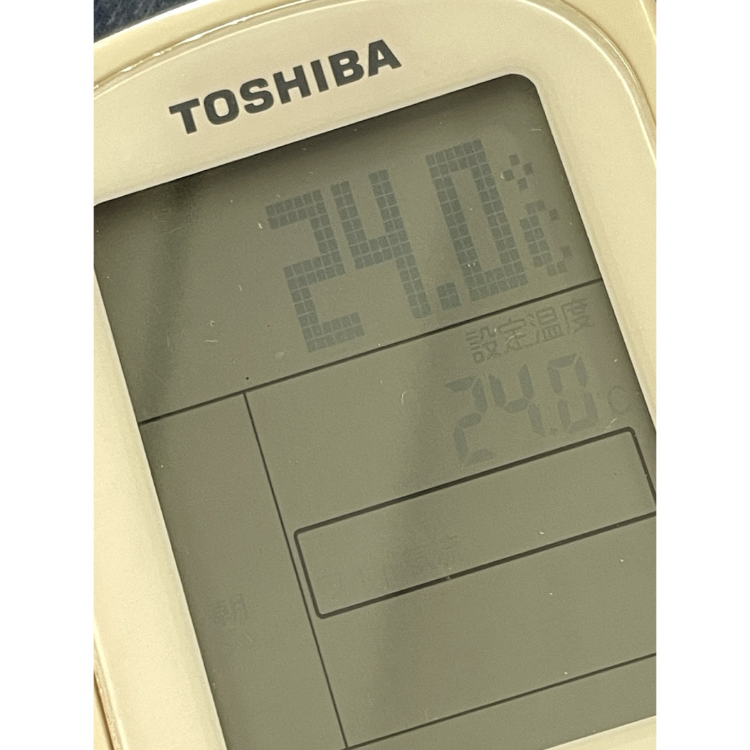 東芝(トウシバ)の東芝 エアコン用リモコン WH-F6P➕リモコンホルダー スマホ/家電/カメラの冷暖房/空調(エアコン)の商品写真