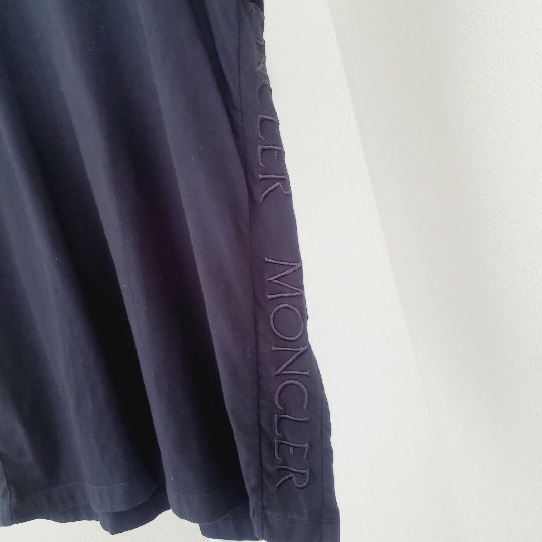 MONCLER(モンクレール)のMONCLER モンクレール サイドロゴ 刺繍ロゴ Tシャツ ブラック L メンズのトップス(Tシャツ/カットソー(半袖/袖なし))の商品写真