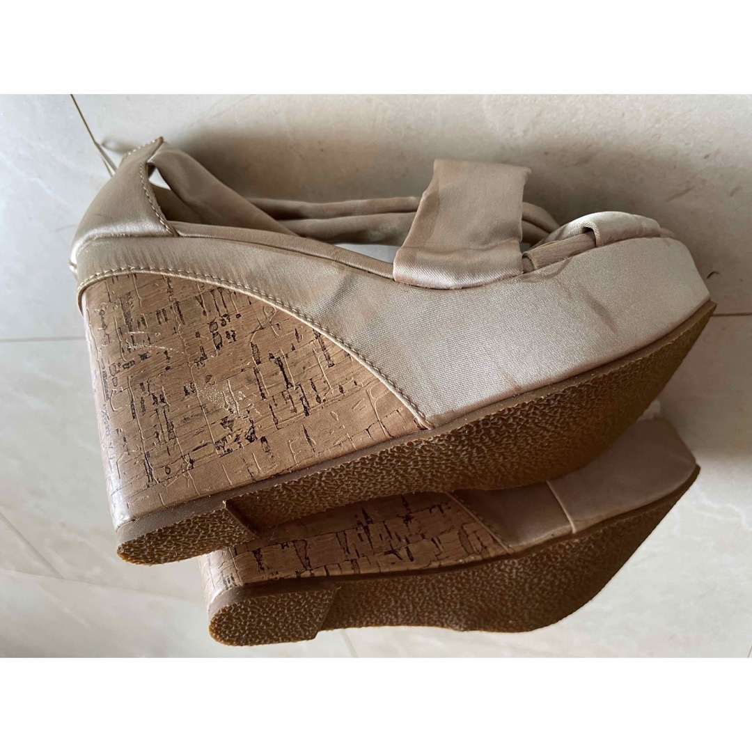サテン生地 ウェッジヒール 厚底サンダル レディースの靴/シューズ(サンダル)の商品写真