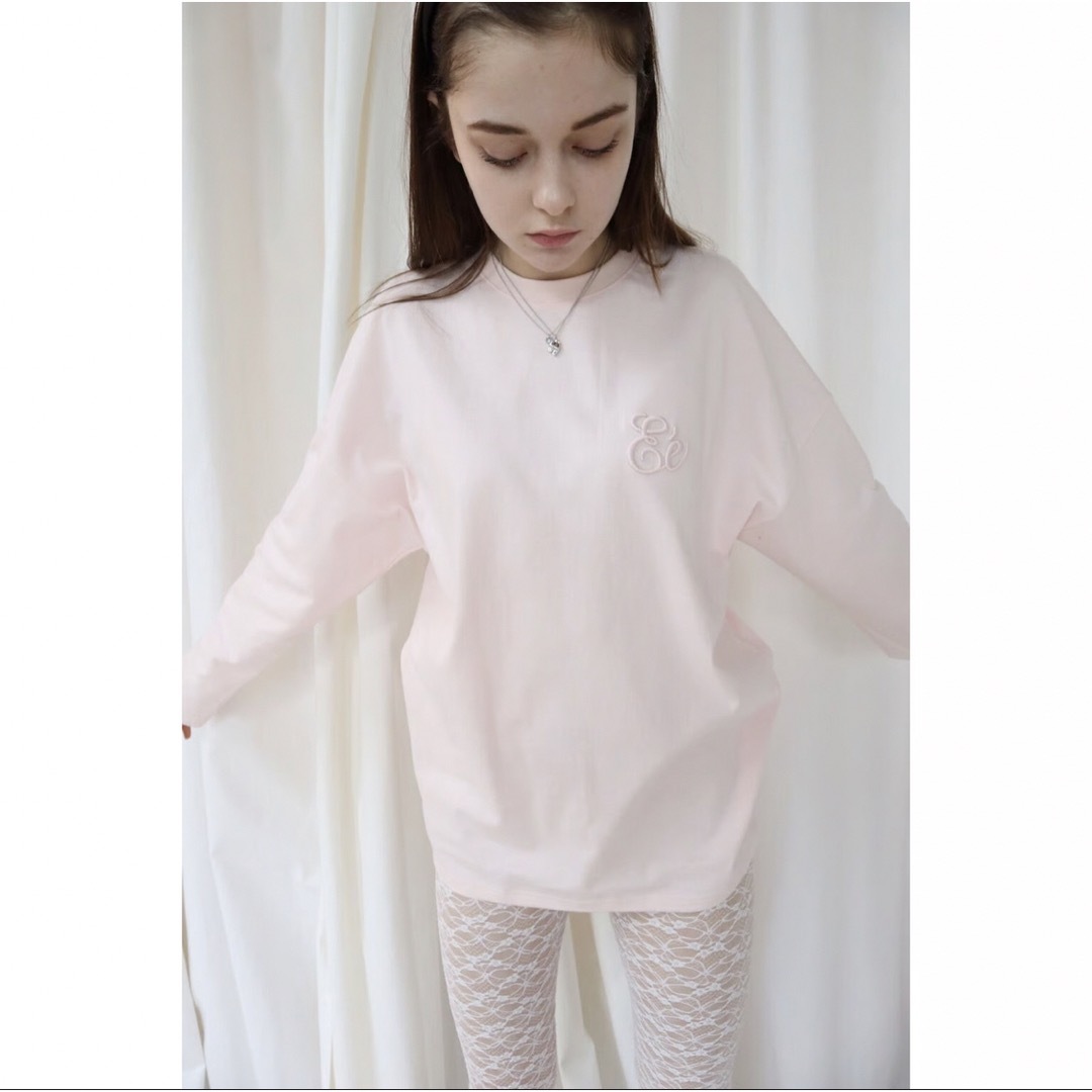 épine(エピヌ)のEé embroidery big long tee baby pink レディースのトップス(シャツ/ブラウス(長袖/七分))の商品写真