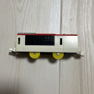 プラレール　車両　電車　磁石　中間車　赤　白(電車のおもちゃ/車)