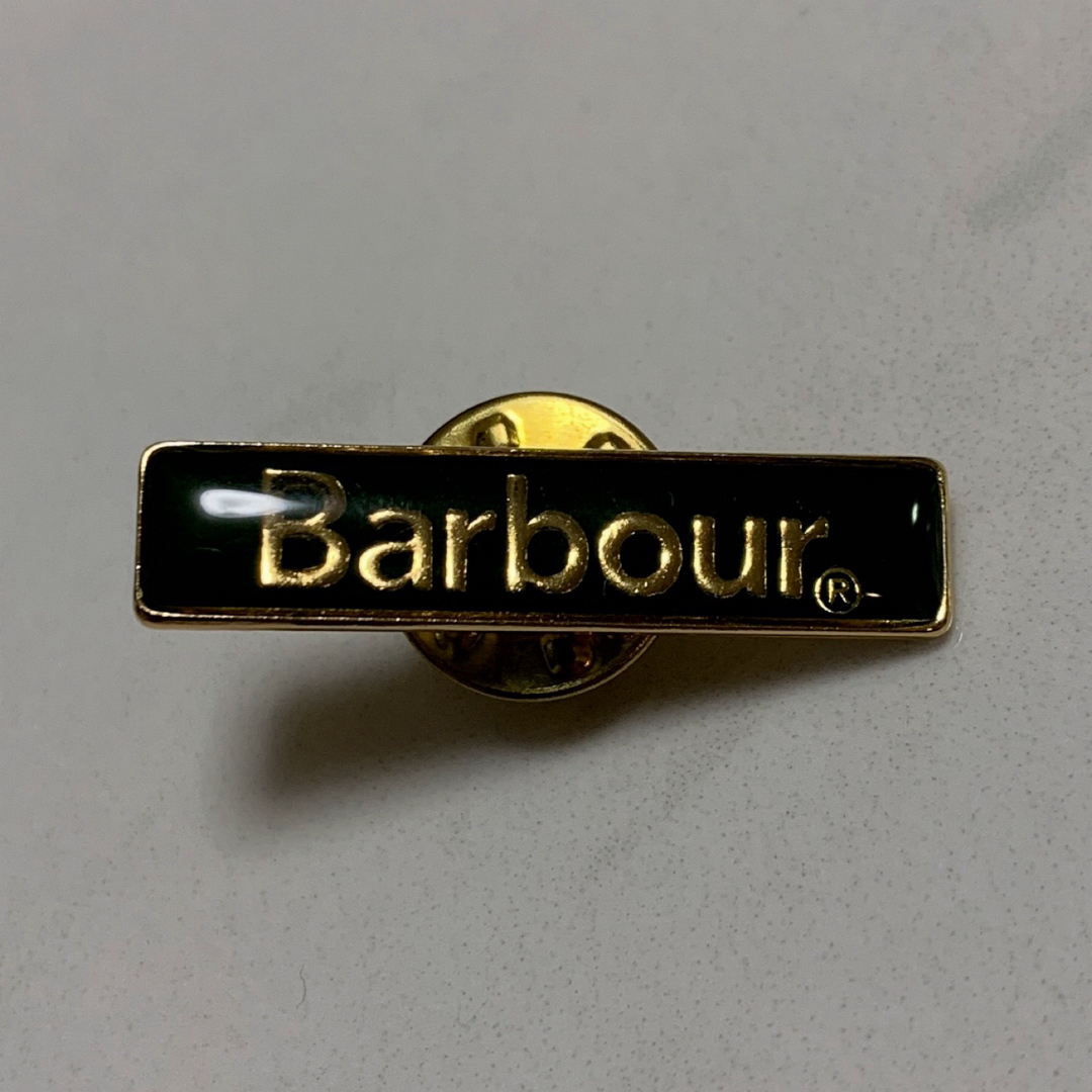 Barbour(バーブァー)のBarbour バブアー ピンバッチ 新品未使用 レディースのアクセサリー(ブローチ/コサージュ)の商品写真